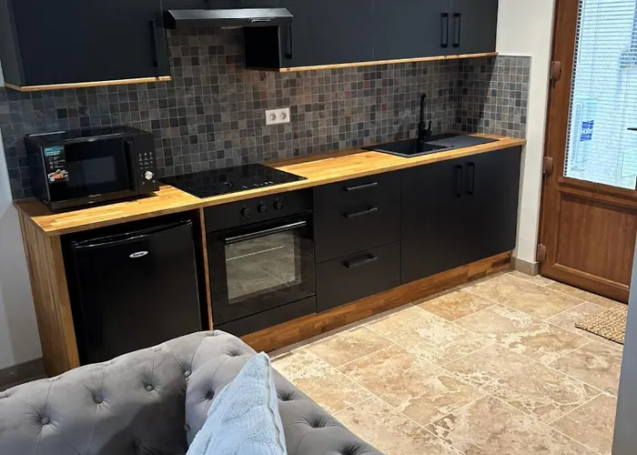 Modern 2 Bed Situated In Villereal * Rives