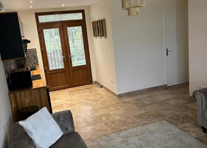 Modern 2 Bed Situated In Villereal 別荘 Rives